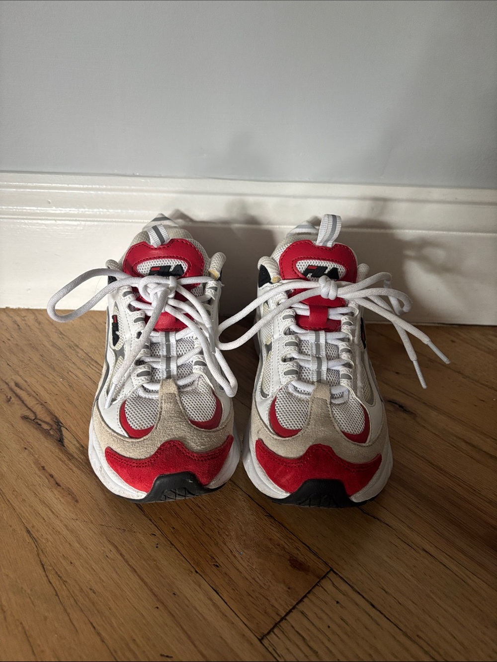 Women’s FILA TRIGATE SNEAKERS Red White Tan Size 5 US